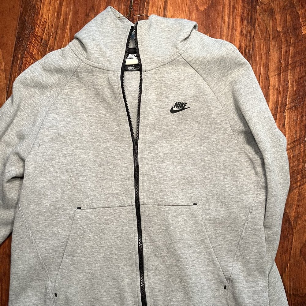 Nike Men's Hooded Full Zip Premium Sweatshirt, Large, Excellent Condition